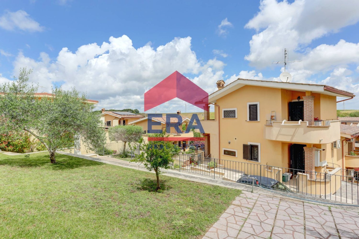 3 bedrooms Villa in Pomezia, Italy No. 319636