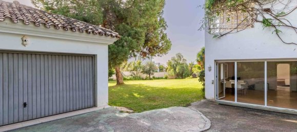 5 bedrooms Villa in El Paraiso, Spain No. 186109 4