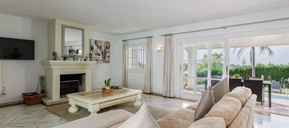 5 bedrooms Villa in El Paraiso, Spain No. 186109 17