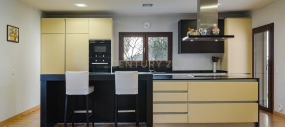 5 bedrooms Villa in Cascais, Portugal No. 133163 3