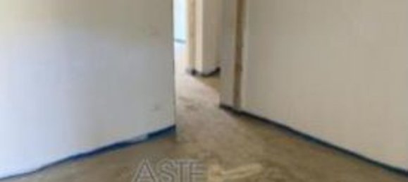 3 rooms Apartment in Livorno, Italy No. 41734 14