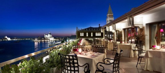 200m² Commercial property in Chioggia, Italy No. 222645 3