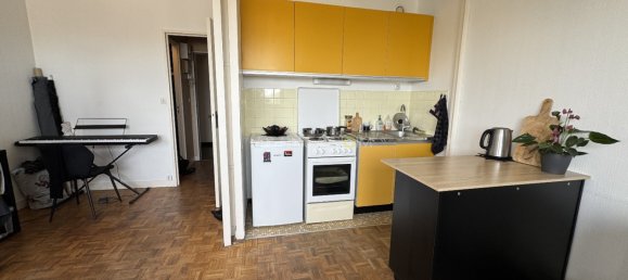 Studio à Tours, France No. 216433 4