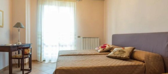 4 Schlafzimmer Villa in Passignano sul Trasimeno, Italy, Nr. 55672 9