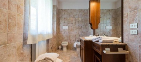4 Schlafzimmer Villa in Passignano sul Trasimeno, Italy, Nr. 55672 10