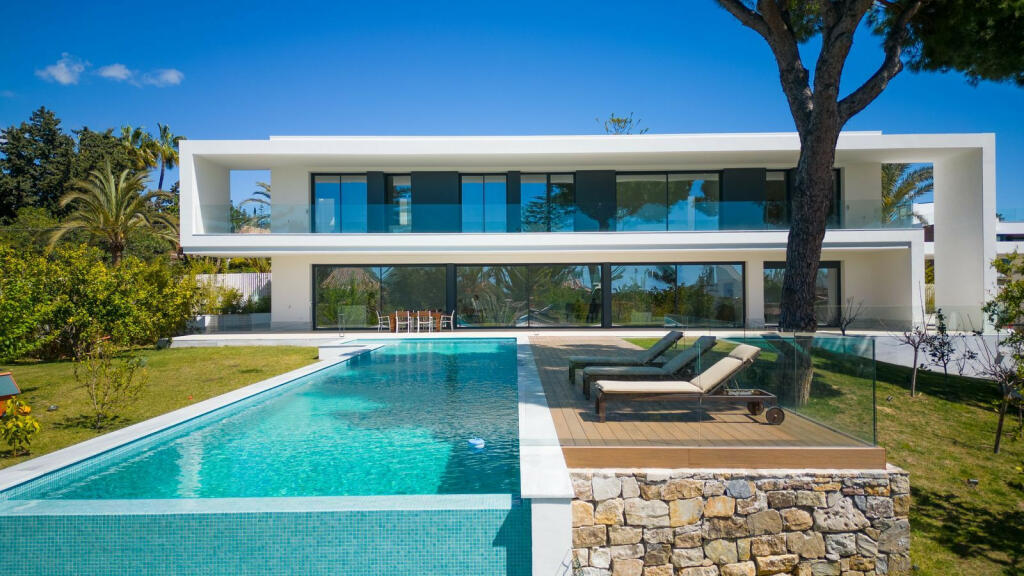 6 bedrooms Villa in Marbella, Spain No. 47518