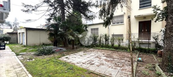 4 rooms Apartment in Rimini, Italy No. 117350 8