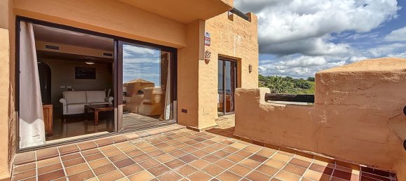 2 Schlafzimmer Penthouse in San Luis de Sabinillas, Spain, Nr. 148726 3