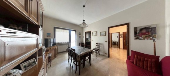 1 bedroom Apartment in Turin, Italy No. 296522 4