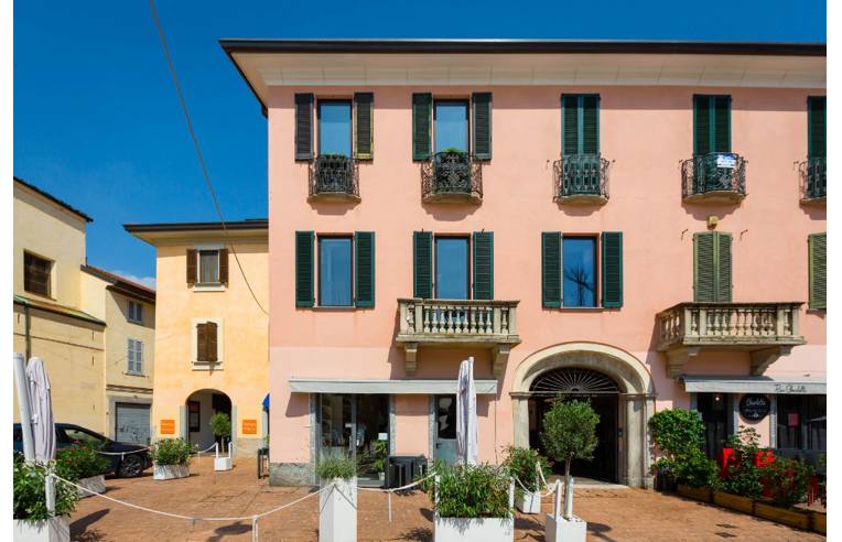 5 rooms Commercial property in Busto Arsizio, Italy No. 251713
