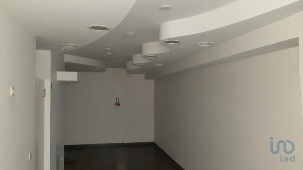 64m² Shop in Aveiro, Portugal No. 1880