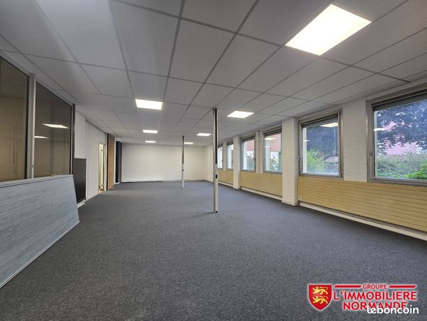 360m² Office in Evreux, France No. 301526