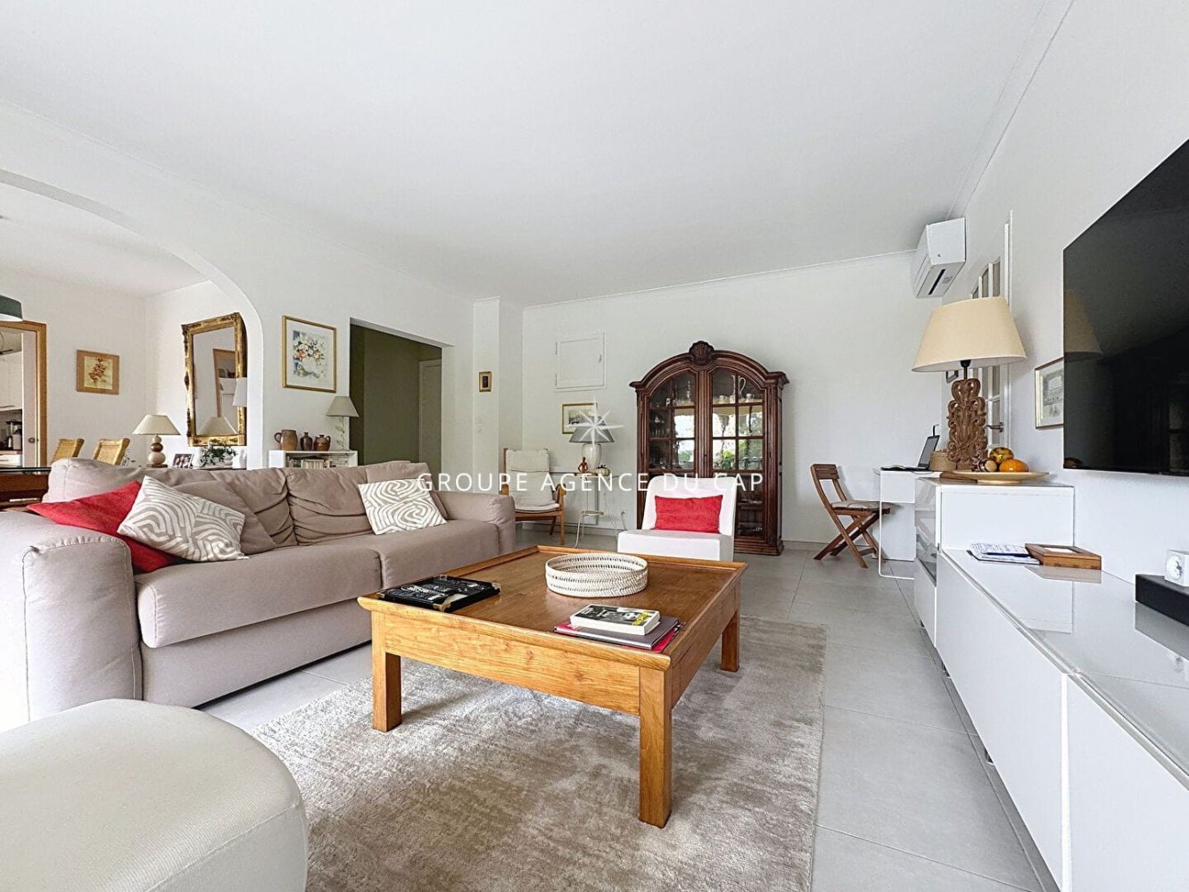 Apartamento de 2 dormitorios en Saint-Raphael, France No. 333337