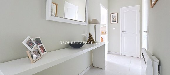 Apartamento de 2 dormitorios en Saint-Raphael, France No. 333337 4