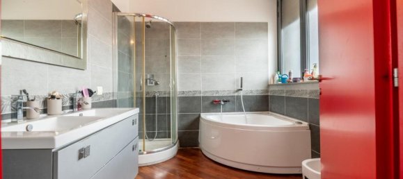 6 rooms Apartment in Cascina, Italy No. 71027 11