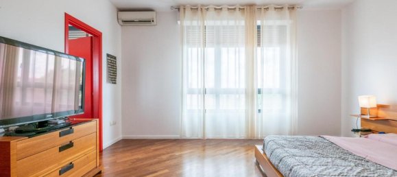 6 rooms Apartment in Cascina, Italy No. 71027 5