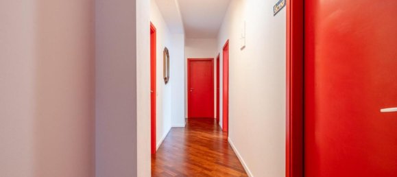 6 rooms Apartment in Cascina, Italy No. 71027 2