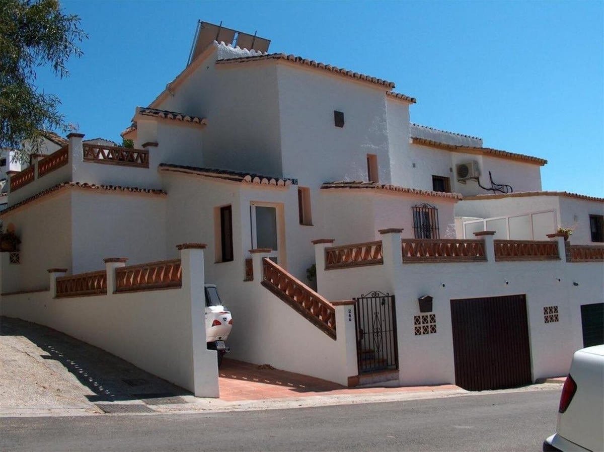Villa de 4 dormitorios en Mijas, Spain No. 35713