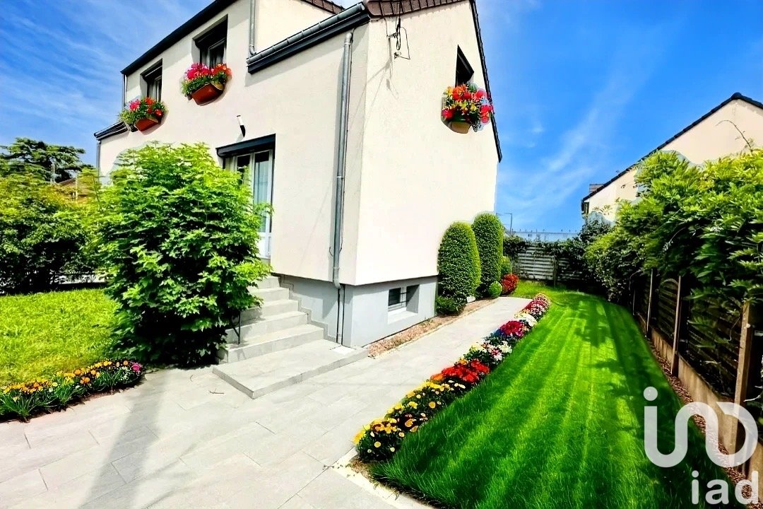 6 bedrooms House in Luce, France No. 214034