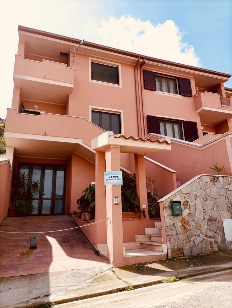 9 rooms House in Sardinia, Italy No. 246659