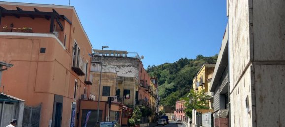 Gewerbliche Immobilie in Bacoli, Italy 110m², Nr. 267580 4