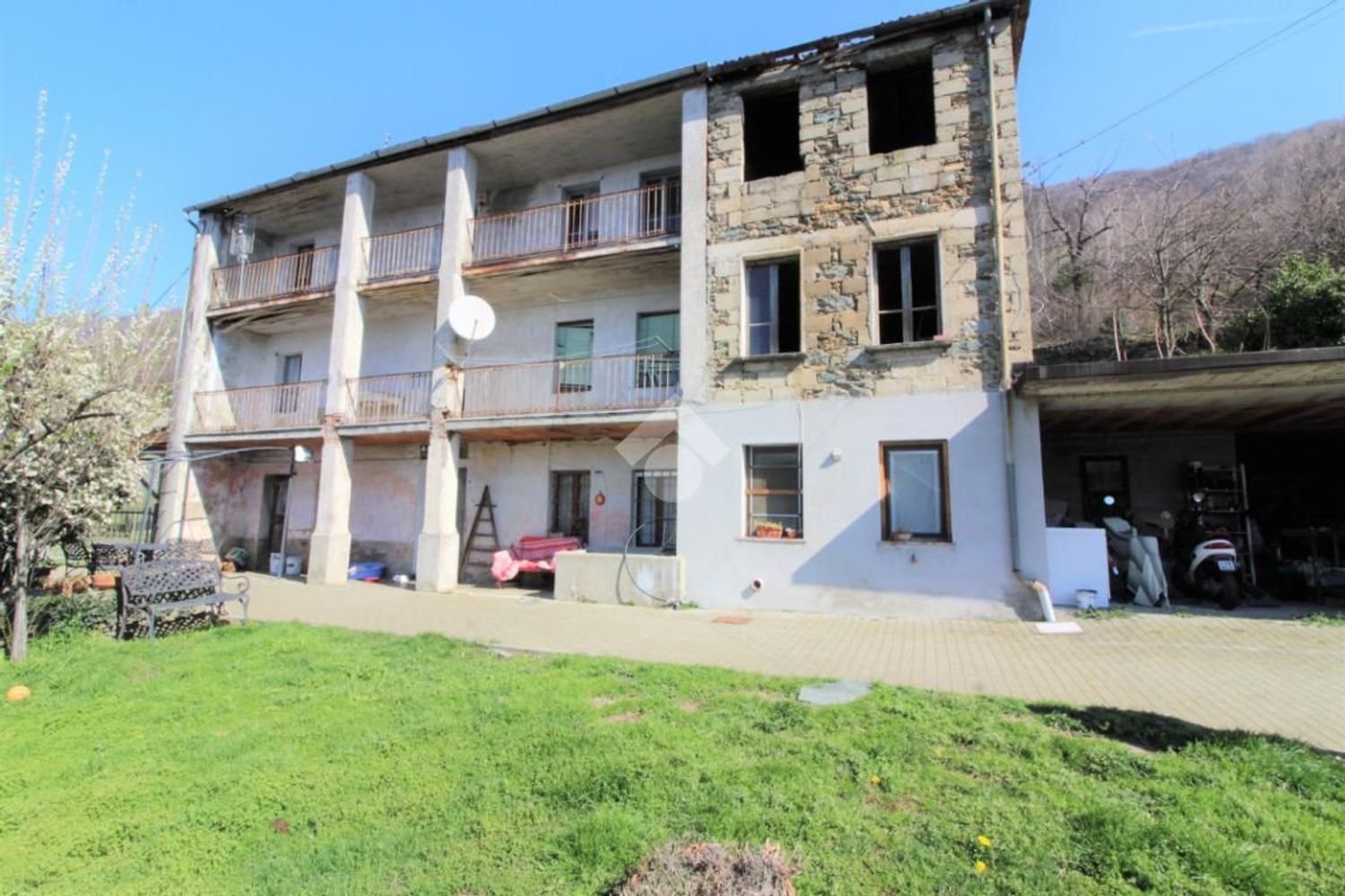 Дом с 7 комнатами в Номальо, Италия № 163660