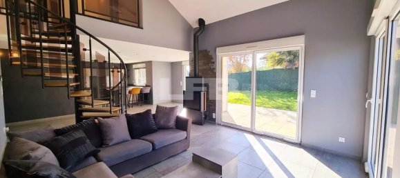 4 bedrooms Villa in Rumilly, France No. 206788 5