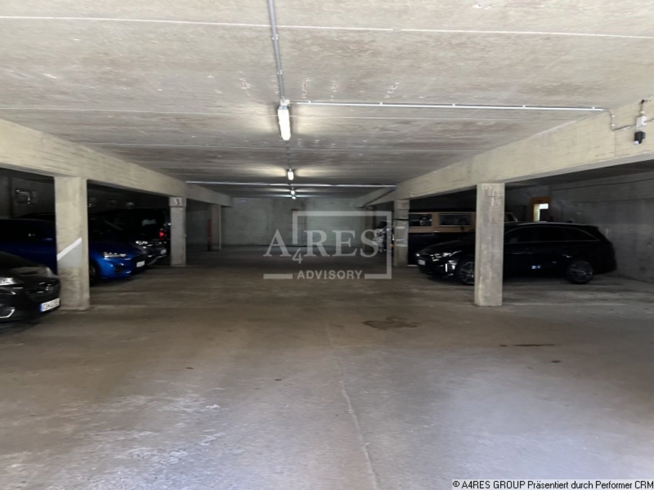  موقف سيارات في Remscheid, Germany رقم 72012