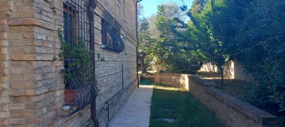 7 rooms Villa in Collecorvino, Italy No. 188070 10