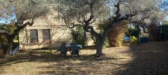 7 rooms Villa in Collecorvino, Italy No. 188070 3