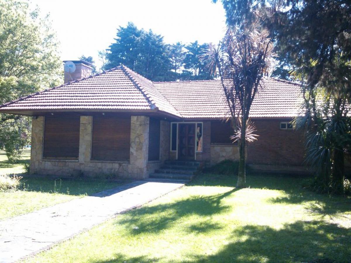 4 bedrooms House in Presidente Peron, Argentina No. 65284