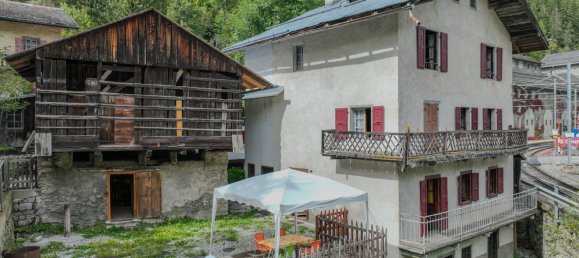 5 bedrooms House in Le Chatelard, Switzerland No. 205 2