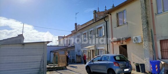 2 bedrooms House in Riva del Po, Italy No. 173897 3