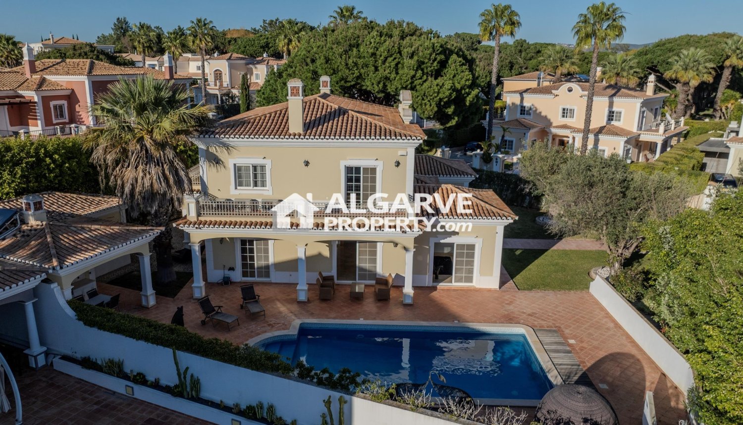 4 bedrooms Villa in Almancil, Portugal No. 103093