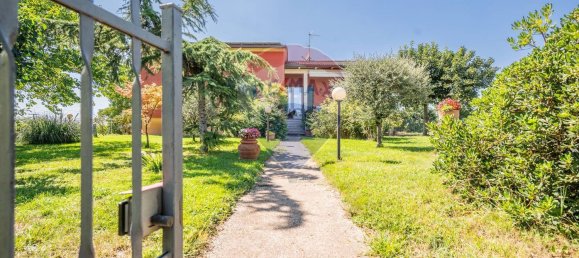 5 rooms House in Marcaria, Italy No. 274770 4