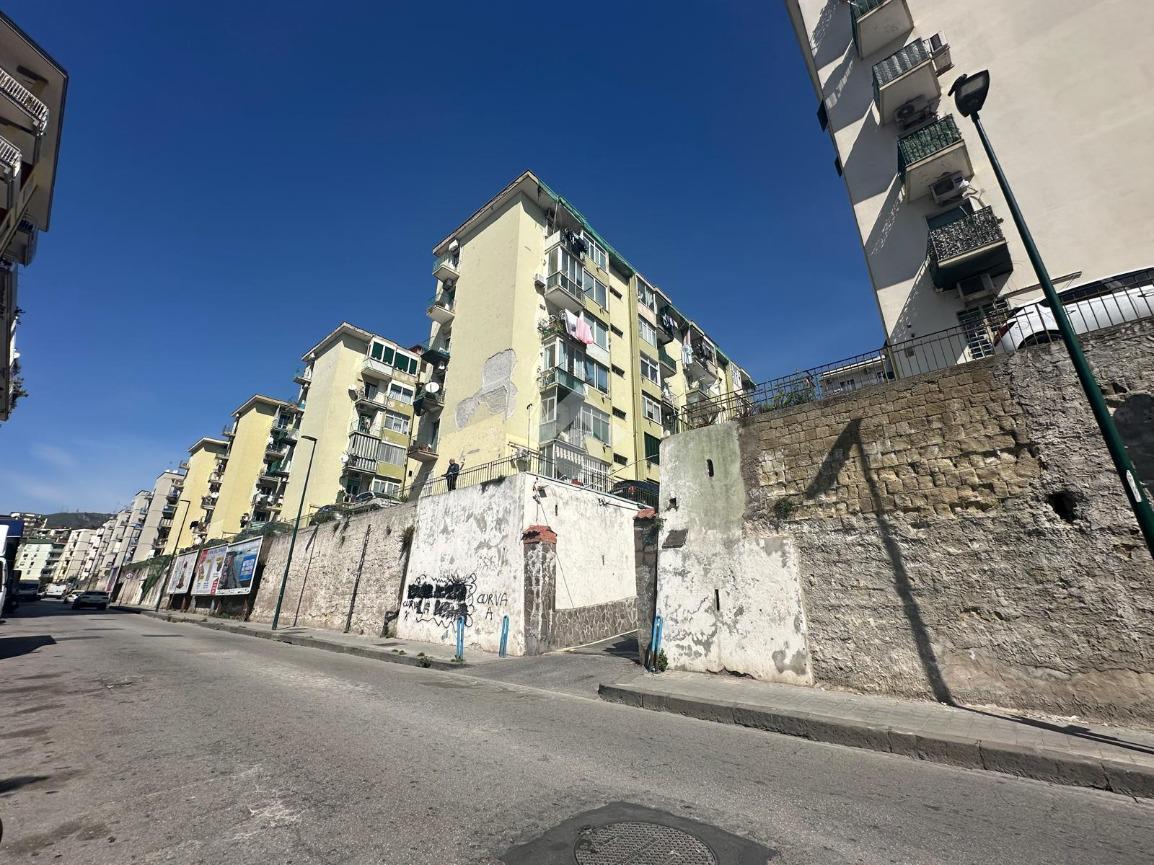 Apartamento de 3 habitaciónes en Naples, Italy No. 42009