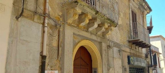 6 rooms Apartment in Naro, Italy No. 74762 3