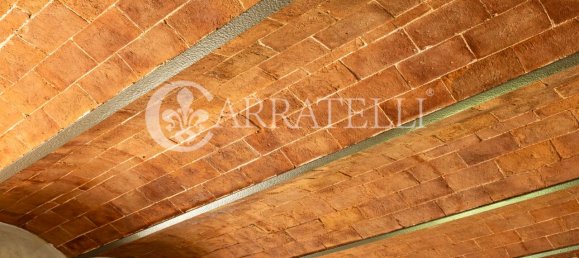 Casa de 23 divisões em Volterra, Italy N.º 12864 12