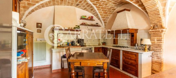 Casa de 23 divisões em Volterra, Italy N.º 12864 18