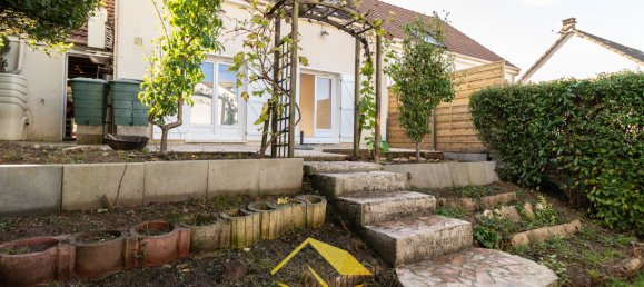 Casa de 3 dormitorios en Jouy-le-Moutier, France No. 165623 13