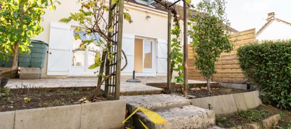 Casa de 3 dormitorios en Jouy-le-Moutier, France No. 165623 3