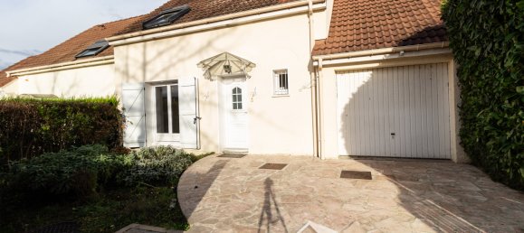 Casa de 3 dormitorios en Jouy-le-Moutier, France No. 165623 16