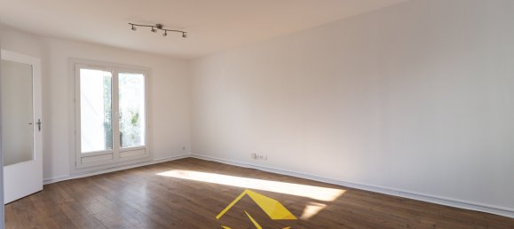 Casa de 3 dormitorios en Jouy-le-Moutier, France No. 165623 6