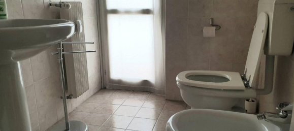 4-salle Appartement à Asti, Italy No. 40236 10