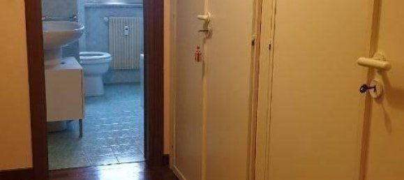 4-salle Appartement à Asti, Italy No. 40236 6