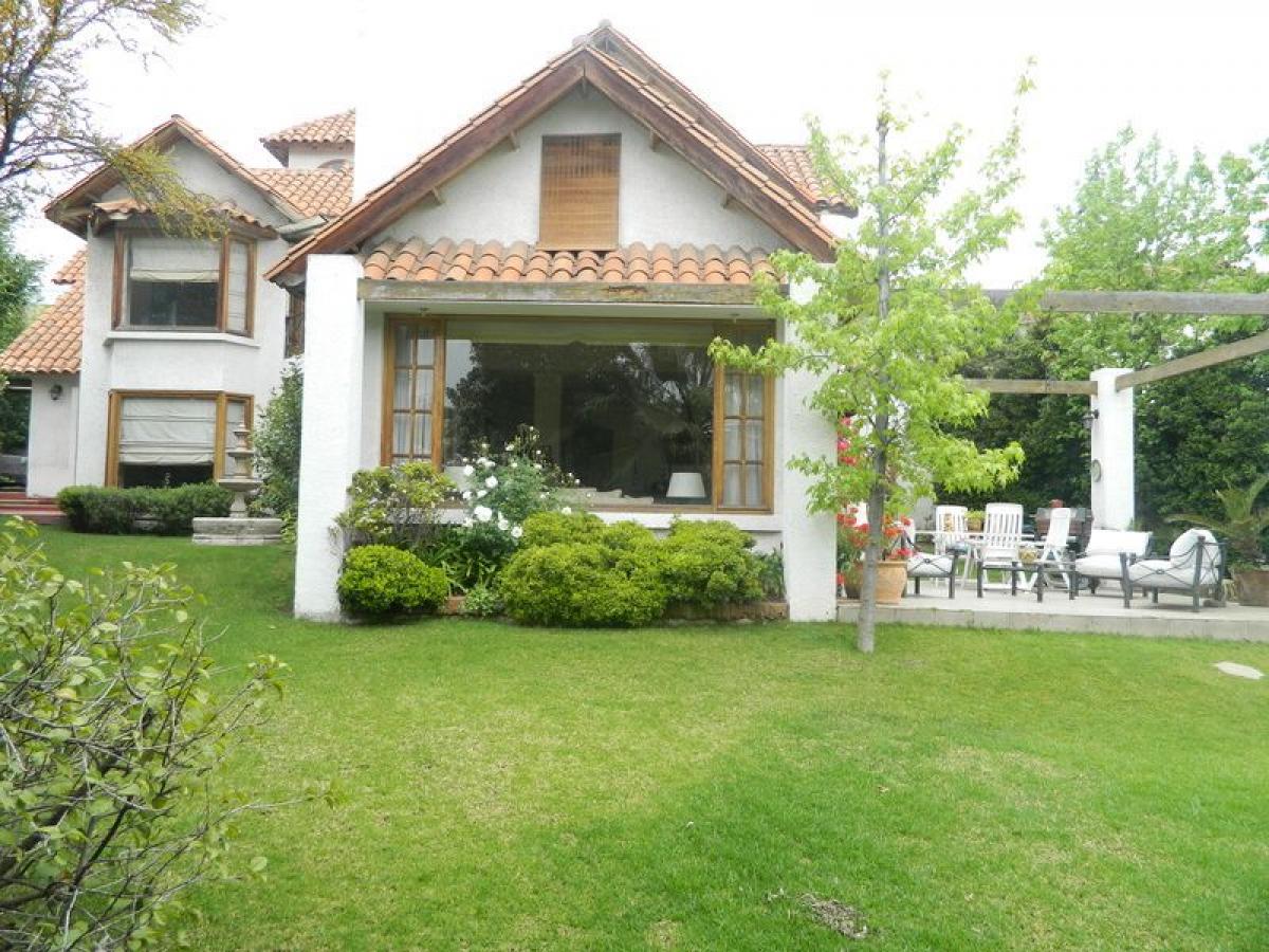 4 bedrooms House in Santiago, Chile No. 4901