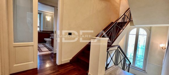 5 bedrooms Villa in Lucca, Italy No. 323240 8