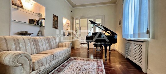5 bedrooms Villa in Lucca, Italy No. 323240 4