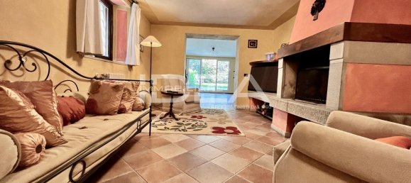 5 bedrooms Villa in Lucca, Italy No. 323240 17