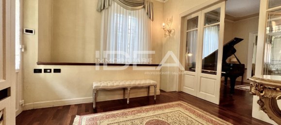 5 bedrooms Villa in Lucca, Italy No. 323240 6